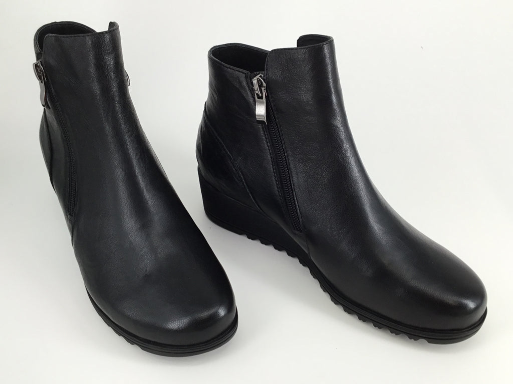 Tango's Sharon available in 3 colours