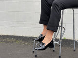 Quality, comfortable women's court shoes in patent leather. In black.